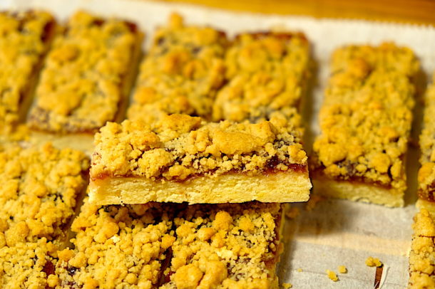 Raspberry Shortbread Bars with Streusel Crumb Topping